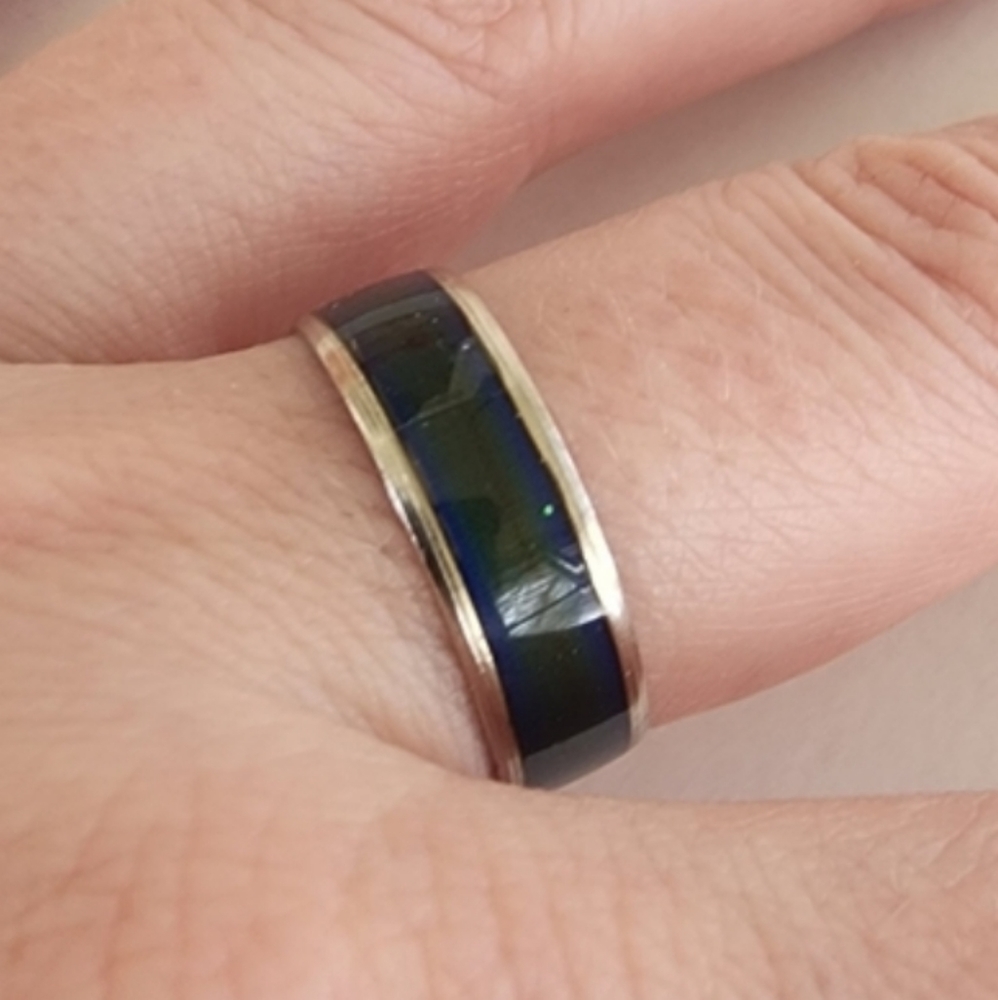 🔮 Dark Mood Ring